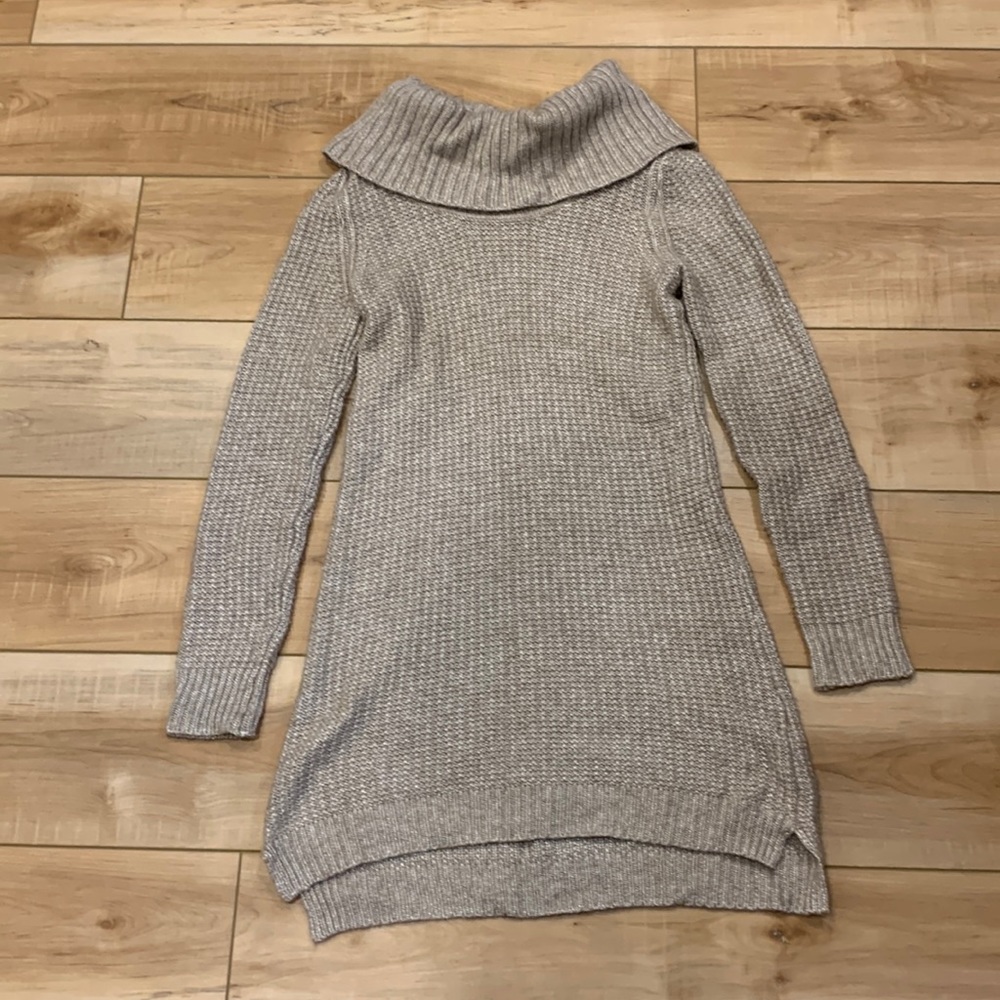 White House Black Market Sweater in Excellent Condition!